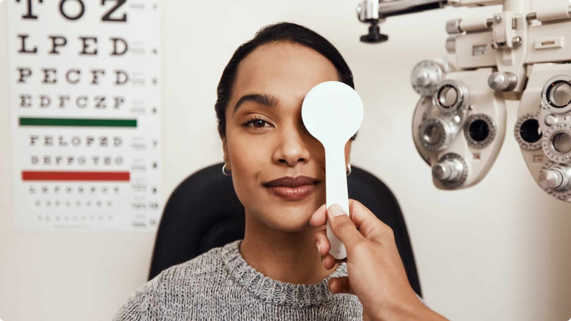 Patient vision test for an ophthalmologist referral by an optometrist