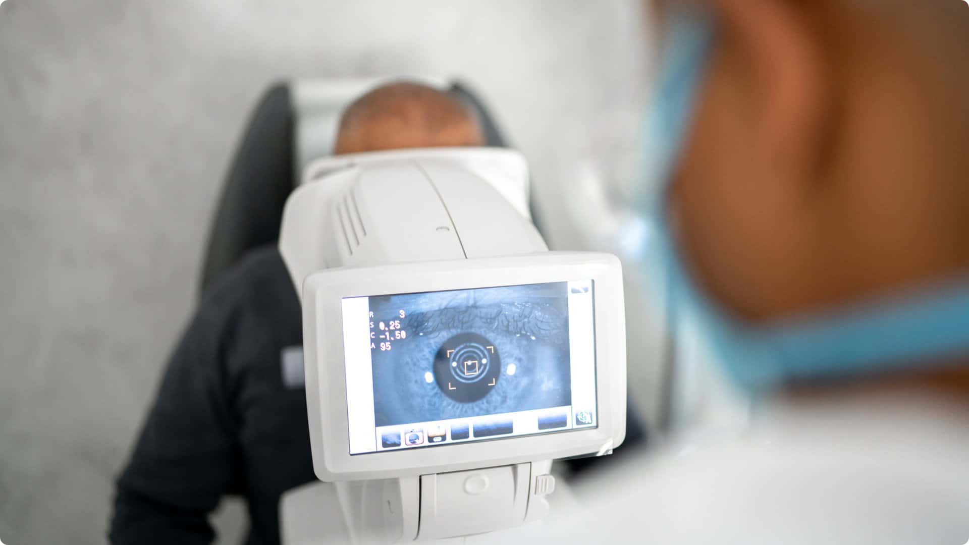 Eye scan in relation to retinal detachment