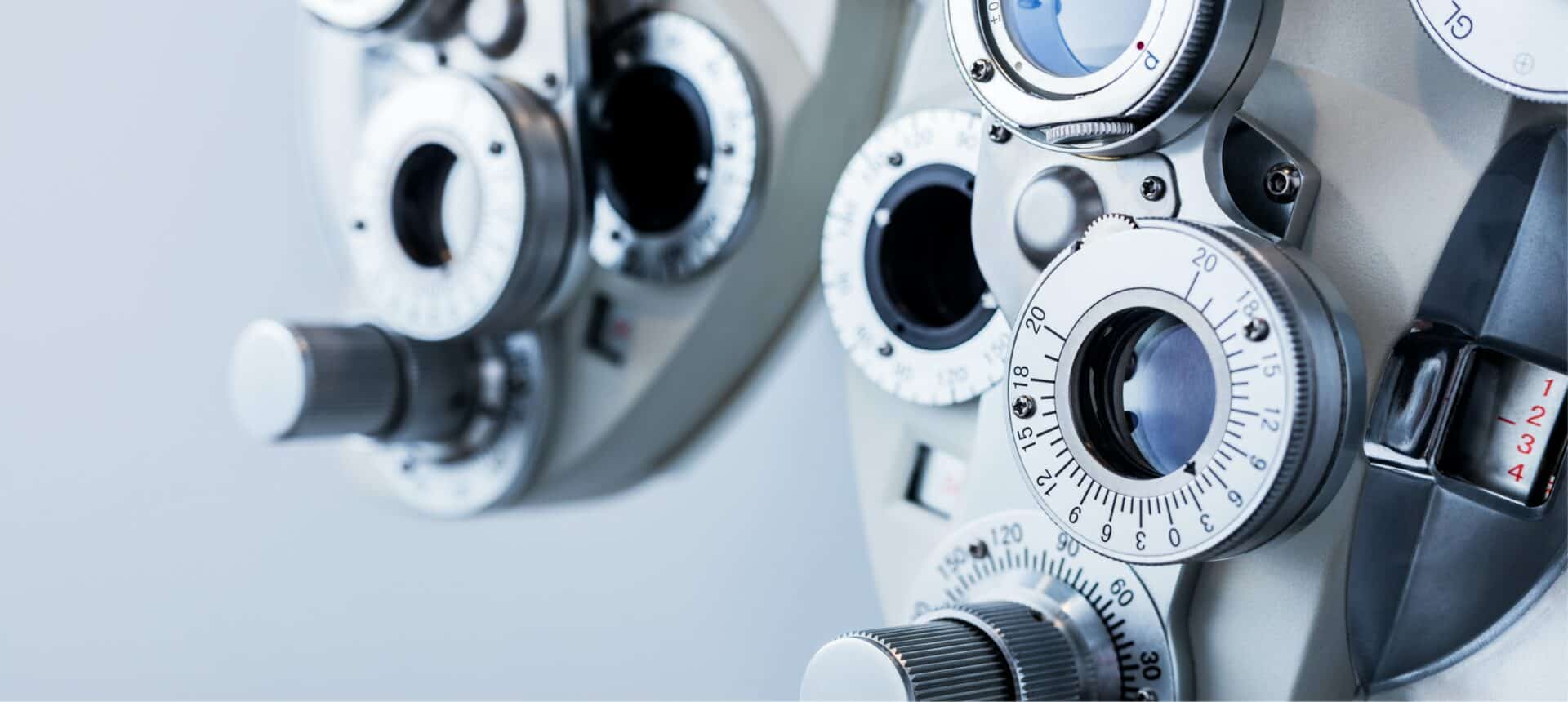 Eye testing device for eye health and measurement relating to macular holes