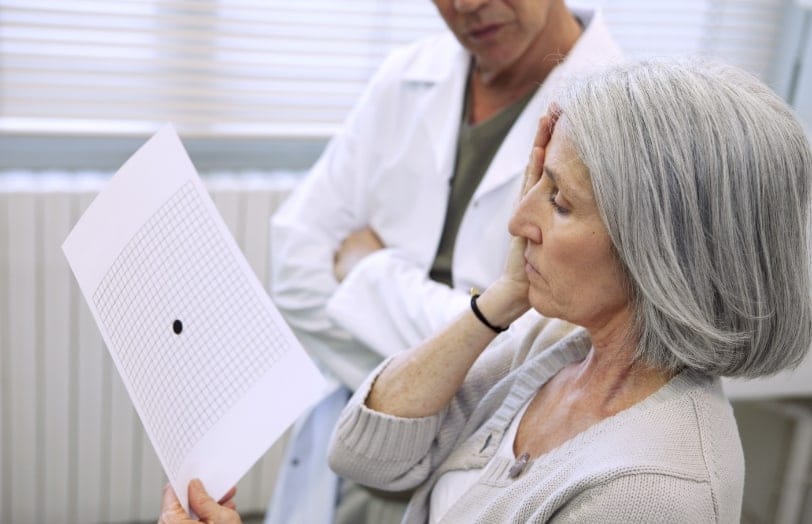 Patient vision test for ophthalmologist referral relating to macular degeneration