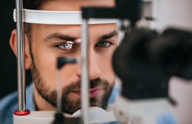 Eye test relating to vitreoretinal issues in the eye